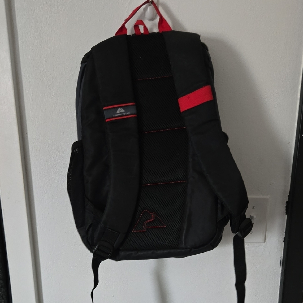 Ozark Trail Black and Gray Backpack - Picture 3 of 8